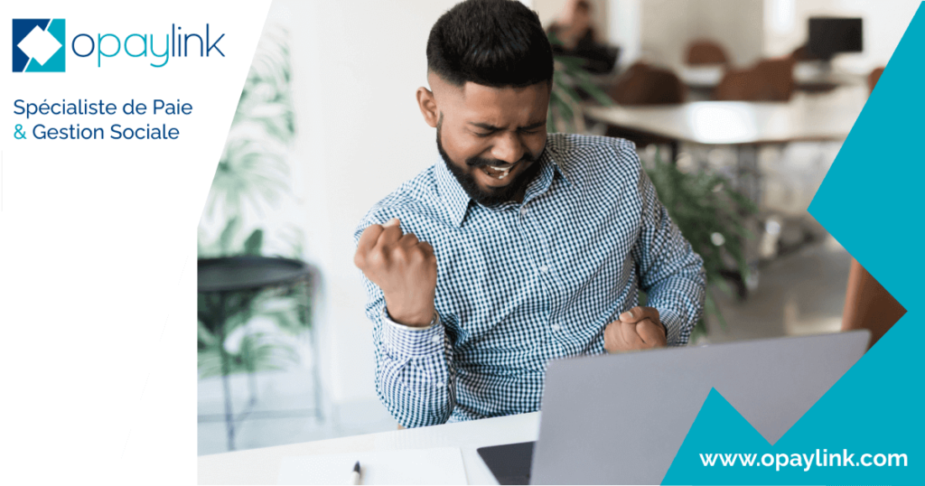 Employé heureux de recevoir sa fiche de paie de manière dématérialisée grâce à Opaylink