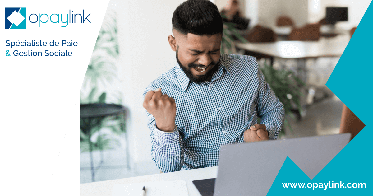 Employé heureux de recevoir sa fiche de paie de manière dématérialisée grâce à Opaylink